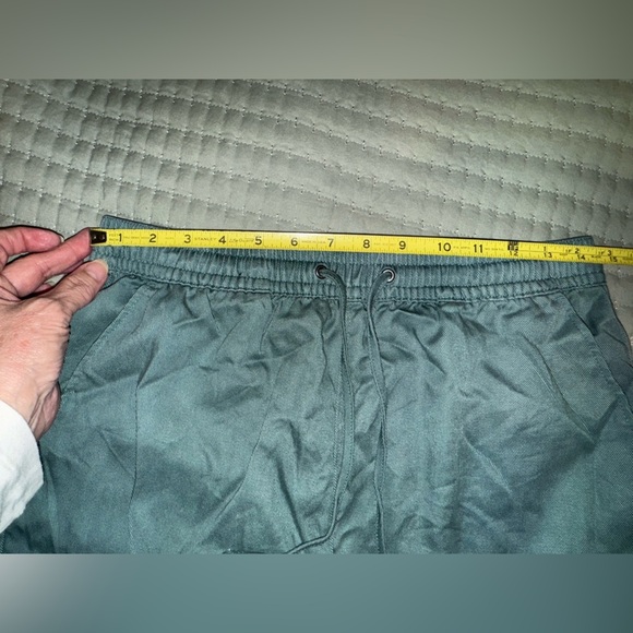 Lands End Teal Green Cargo Pants. Size 8. EUC - Picture 8 of 16